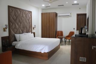 Clarks inn Bichpuri Agra - 4