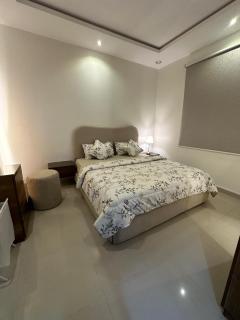 LP111-2 Livedin Chic Warm 1BR Apartment in Al Rimal - Riad - 0