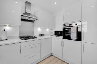 Stylish New 3Bed House - Greenhithe - 5