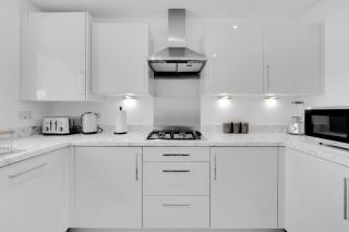 Stylish New 3Bed House - Greenhithe - 6