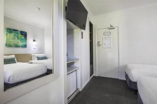 Nightcap at Skyways Hotel - Melbourne - 7