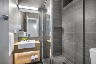 Nightcap at Skyways Hotel - Melbourne - 2