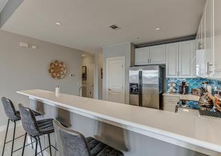 Chic 3BDR for 6 with Pool & Hot Tub Overlooks Marina - 2