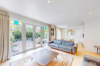 Lovely 3 Bed With Patio 5 Min Walk to Bus Stops - Londra - 4