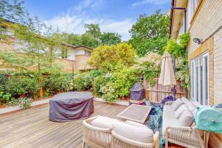 Lovely 3 Bed With Patio 5 Min Walk to Bus Stops - Londra - 5