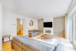 Lovely 3 Bed With Patio 5 Min Walk to Bus Stops - Londra - 3