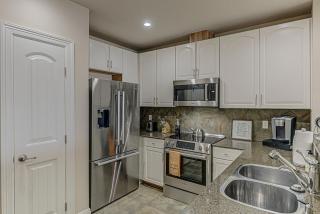 2BDR Condo for 4 with Pool Hot Tub & View of Marina - Horseshoe Bay - 3