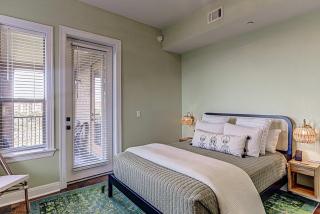 Waterfront Condo for 4 with Resort Pool & Lake View - Horseshoe Bay - 6