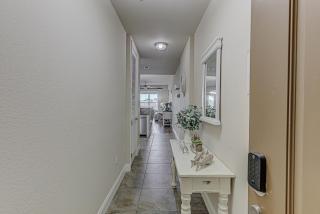 2BDR Condo for 4 with Pool Hot Tub & View of Marina - Horseshoe Bay - 2