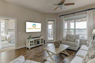 2BDR Condo for 4 with Pool Hot Tub & View of Marina - Horseshoe Bay - 1
