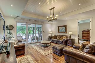 Lakefront Stay for 12 with Private Ramp Dock & Views - 9