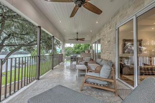 Lakefront Stay for 12 with Private Ramp Dock & Views - 8