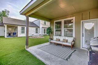 6BD Retreat for 14 with Fire Pit Patio & Lake Access - Cottonwood Shores - 8