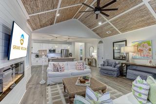 6BD Retreat for 14 with Fire Pit Patio & Lake Access - Cottonwood Shores - 6