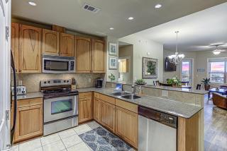 Chic 2BD with Balcony Pool Hot Tub & Marina Views - Horseshoe Bay - 6