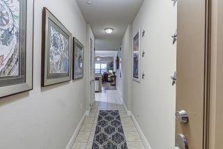 Chic 2BD with Balcony Pool Hot Tub & Marina Views - Horseshoe Bay - 4