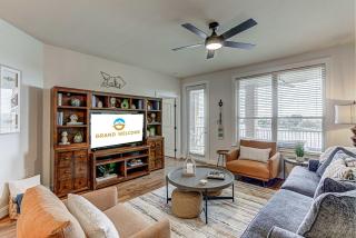 Waterfront Condo on Lake LBJ with Pool & Views - Horseshoe Bay - 2