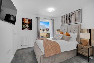 Stylish New 3Bed House - Greenhithe - 1