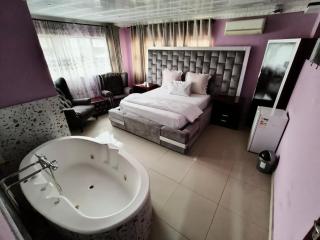 Alexzy's Lodge Guesthouse - Pietermaritzburg - 1