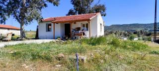 PRIVATE FARM HOUSE IN 80 ACRES LAND - Foça - 0