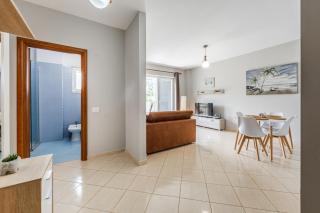 Seaside Stay Apartment - 7
