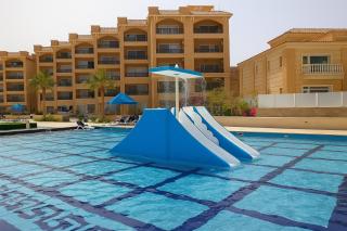 Selena Bay Luxury Sea View 1BR Apartment, Private Beach and Pool - Hurghada - 2