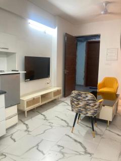 Fully Furnished Flat WTC 106 - Gurgaon - 5