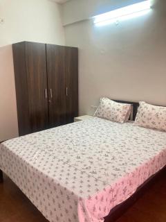 Fully Furnished Flat WTC 106 - Gurgaon - 4