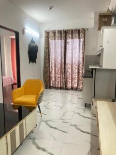 Fully Furnished Flat WTC 106 - Gurgaon - 2