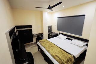 Jai Ambe Hotel - Indore - 4