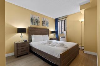 Modern 2 bedroom next to Stampede, 17th w Parking - Calgary - 1