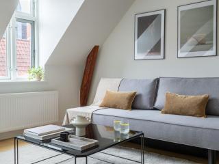Sanders Leaves - Two-Bedroom Apartment with shared roof-top terrace - 1