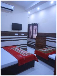VRINDAVAN HOTEL GAYATRI DHAM PALACE Near Temple - Fully Air Conditioned Hotel - Wi-fi #Free Parking #Room Service - A Premium Hotel At Best Location - 6