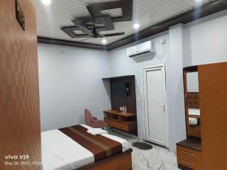 The Puranjay Hotel - 8