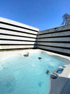 Otter 1 - Private Hot Tub - Bali Inspired Lodge - Bath - Longleat - Wiltshire - 9