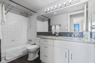 Suite near Downtown, BMO, Stampede, Free Parking - 7