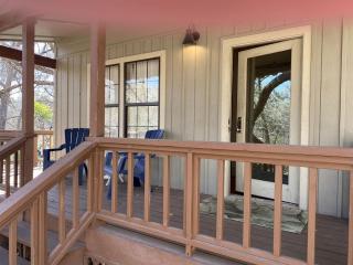 Elevate Your Holidays: Glamping at Cypress Creek Cottage, Texas' Hidden Gem - Wimberley - 9