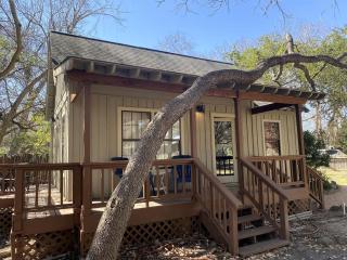 Elevate Your Holidays: Glamping at Cypress Creek Cottage, Texas' Hidden Gem - Wimberley - 7
