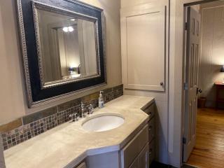 Elevate Your Holidays: Glamping at Cypress Creek Cottage, Texas' Hidden Gem - Wimberley - 4