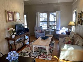 Elevate Your Holidays: Glamping at Cypress Creek Cottage, Texas' Hidden Gem - Wimberley - 3