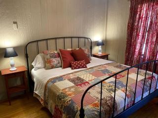 Elevate Your Holidays: Glamping at Cypress Creek Cottage, Texas' Hidden Gem - Wimberley - 1