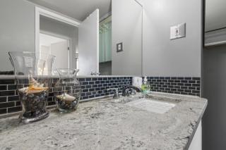 Suite near Downtown, BMO, Stampede, Free Parking - Calgary - 1