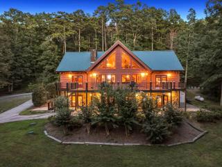 Secluded Mountain Cabin close to Helen, Georgia, Perfect for a Family Getaway - 0