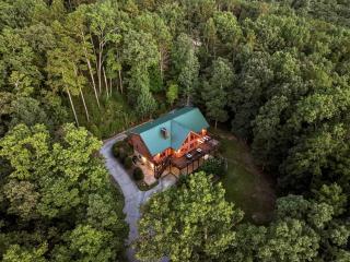 Secluded Mountain Cabin close to Helen, Georgia, Perfect for a Family Getaway - 7