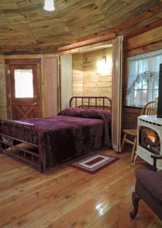 Unique Yurt Rental with a Hot Tub in White Salmon, Washington - Snowden - 8