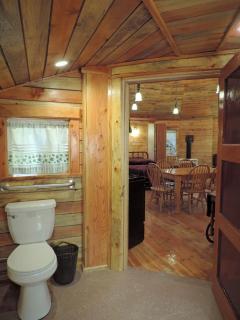 Unique Yurt Rental with a Hot Tub in White Salmon, Washington - Snowden - 4