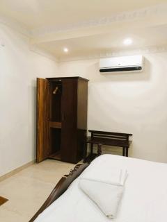 Hotel Jheel Mahal near City Palace - 7