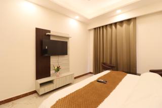 Chic Studio Apartment Steps from Medanta Medicity - Gurgaon - 3