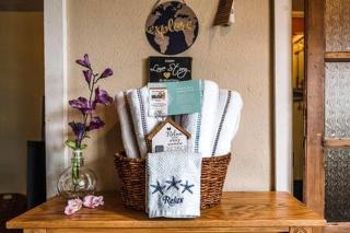 Gorgeous Waterfront Studio Cabin Rental on Lake George near Palm Coast, Florida - Seville - 2