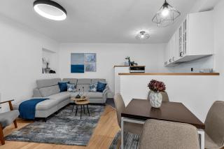 Hidden Garden , Stylish Stay in Makarska Old Town - Makarska - 1